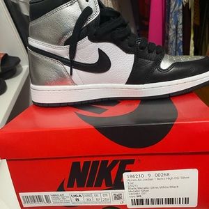 Women’s Air Jordan Retro High Silver Toe
